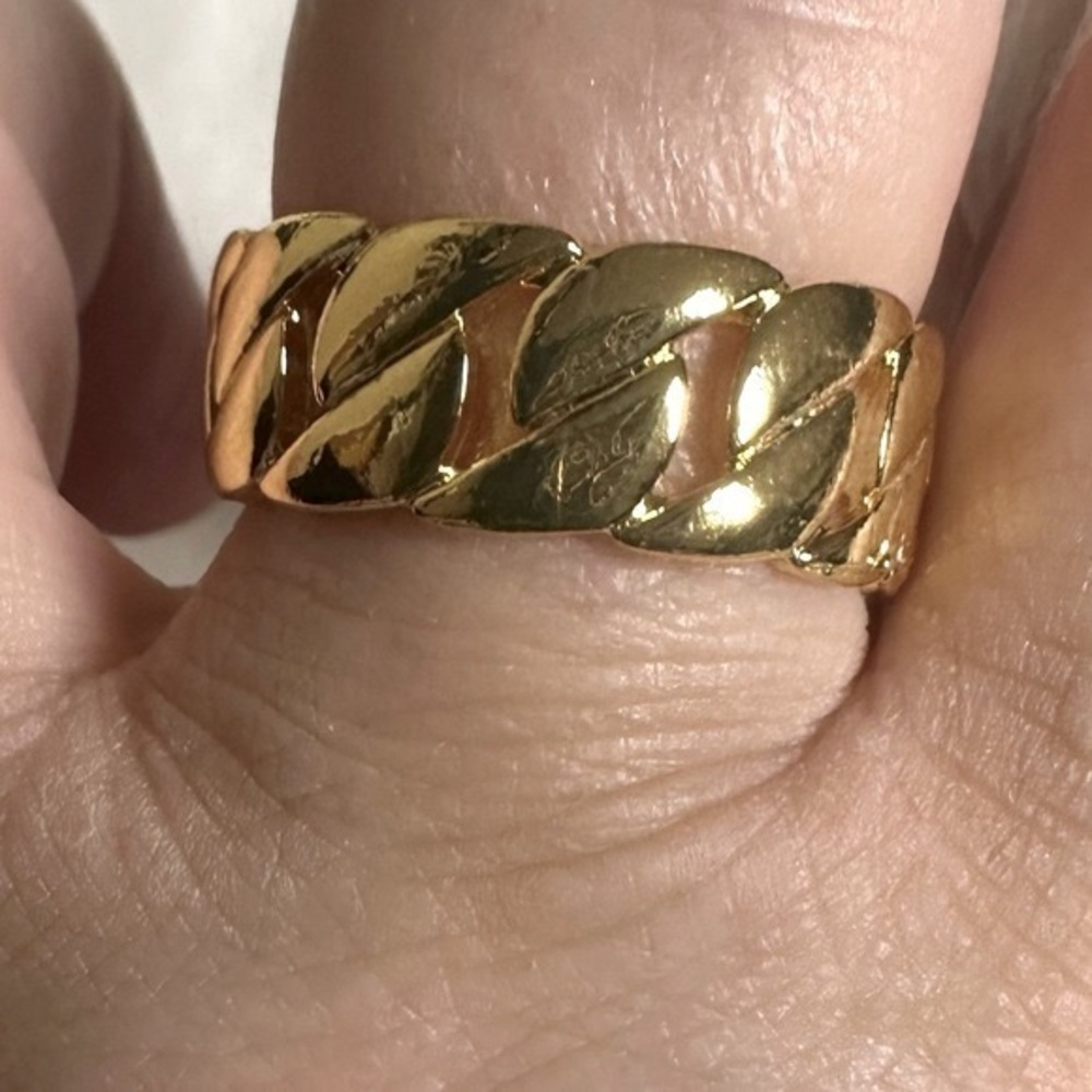 Cuban Link Chunky ring in 18K Yellow Gold wide
